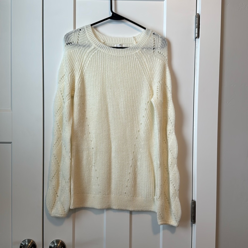 Maurice’s cream sweater. Excellent condition only worn a few times. Size XS.